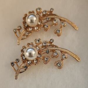 🎄5/$30🎄 2 Elegant Gold and Pearl Floral Brooch Set